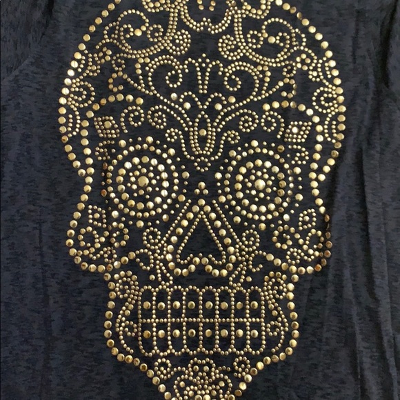 Graphic tees - Picture 2 of 4